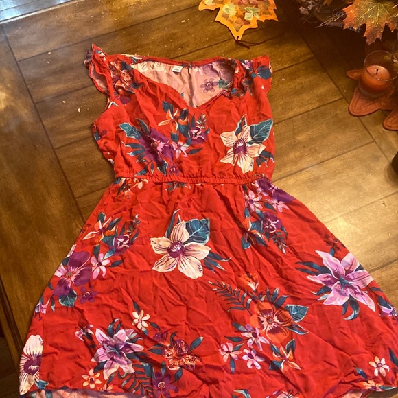 Old Navy Dresses & Skirts - Size medium. Used a couple times. Smoke free house.